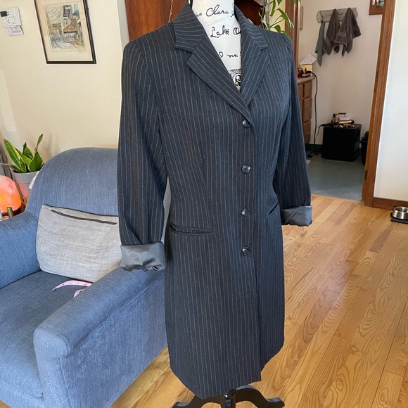 Gorgeous pinstripe long jacket blazer. Donatella - Picture 2 of 6